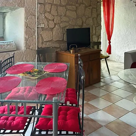 2 Bedroom Lovely In Holiday home Pied-de-Borne