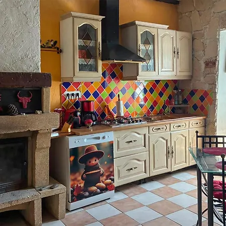 2 Bedroom Lovely In Holiday home Pied-de-Borne